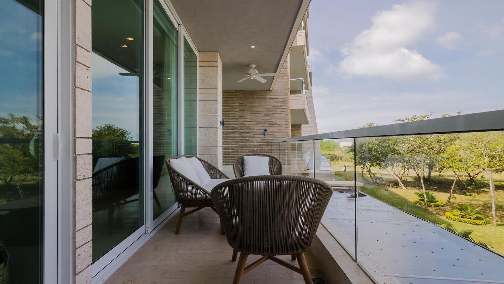 2br With Balcony And Amazing Views