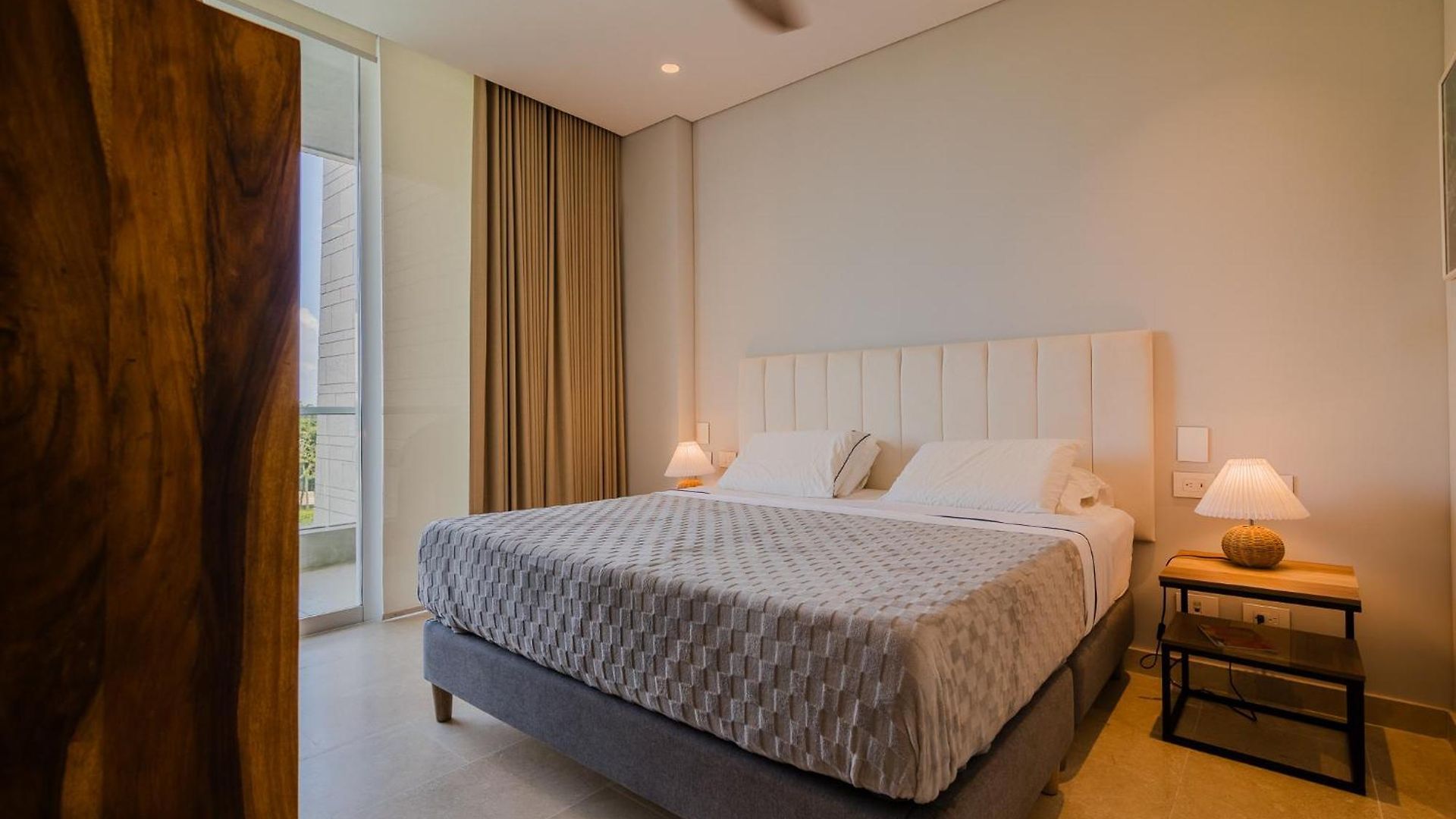 2br With Balcony And Amazing Views *