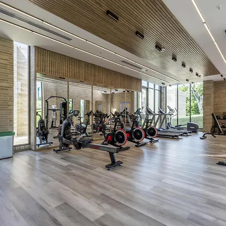 2br With Balcony And Amazing Views *