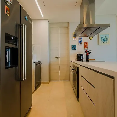 2br With Balcony And Amazing Views *