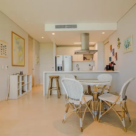 2br With Balcony And Amazing Views *